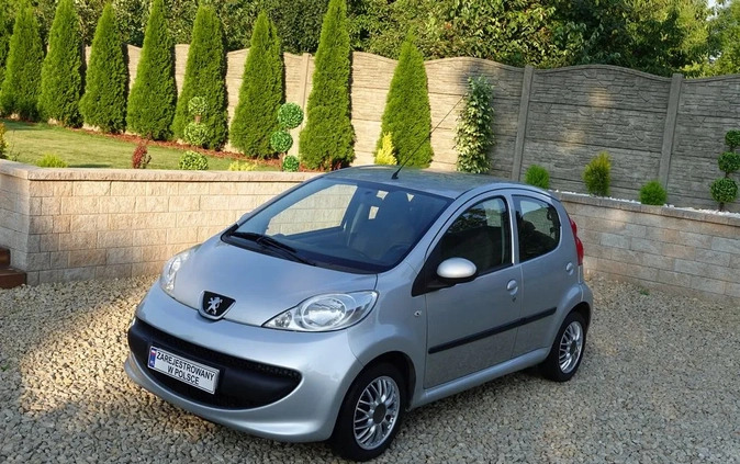 Peugeot 107 cena 8900 przebieg: 200000, rok produkcji 2006 z Janikowo małe 121